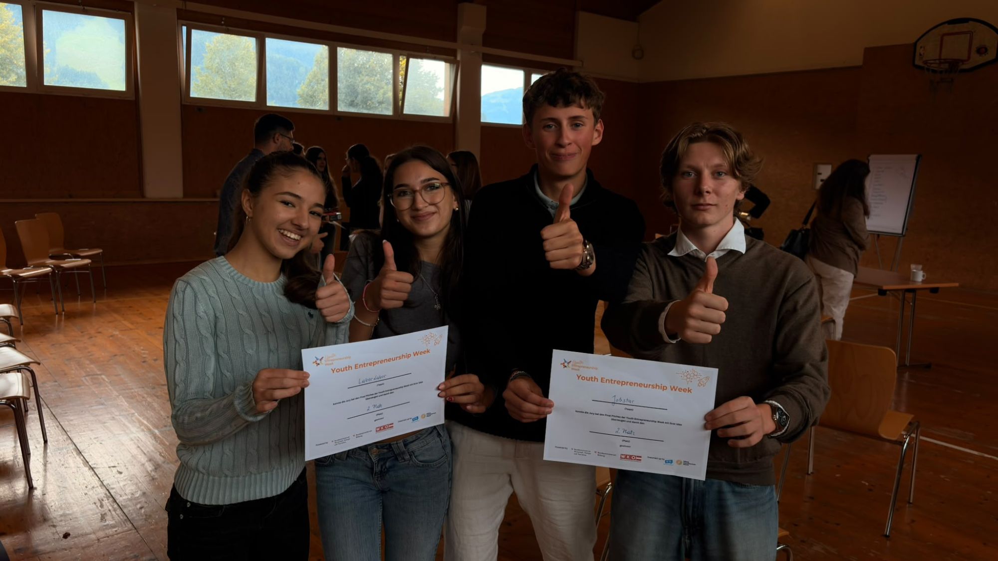 Das Jobstar-Team mit den Urkunden der Youth Entrepreneurship Week in Kitzbühel